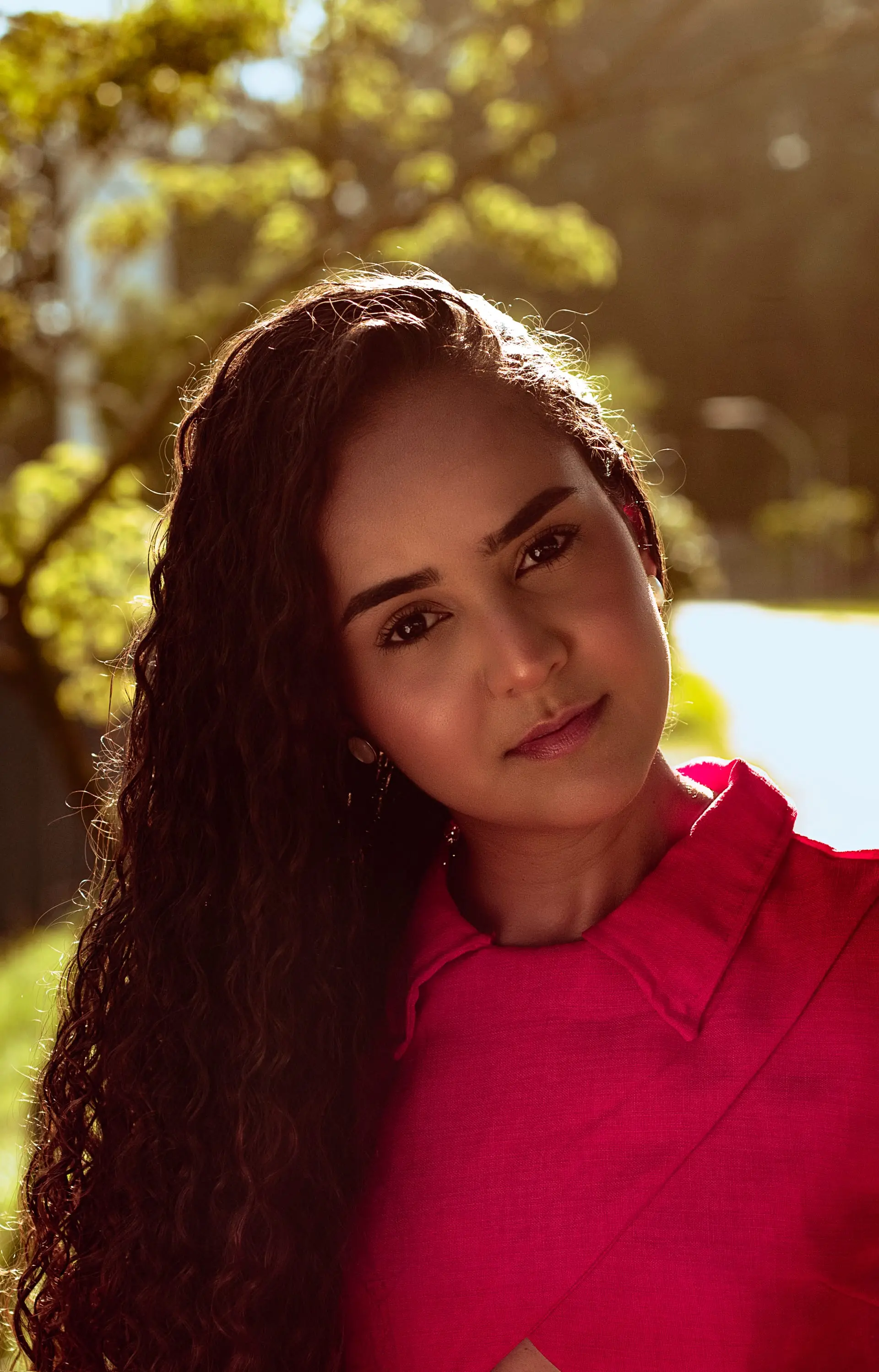 Retrato de una clienta sonriendo